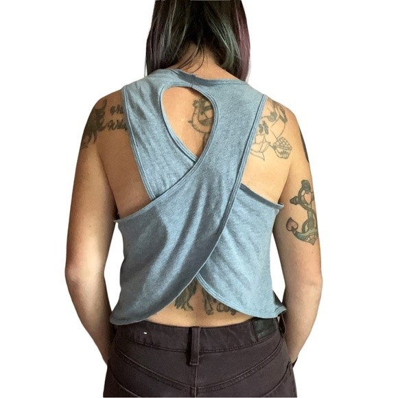 Hollister Cropped Tank Open Back Detail Size Small S Blue Tulip - Picture 4 of 12